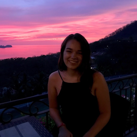 Meet your Posher, Claire - Picture 3 of 4